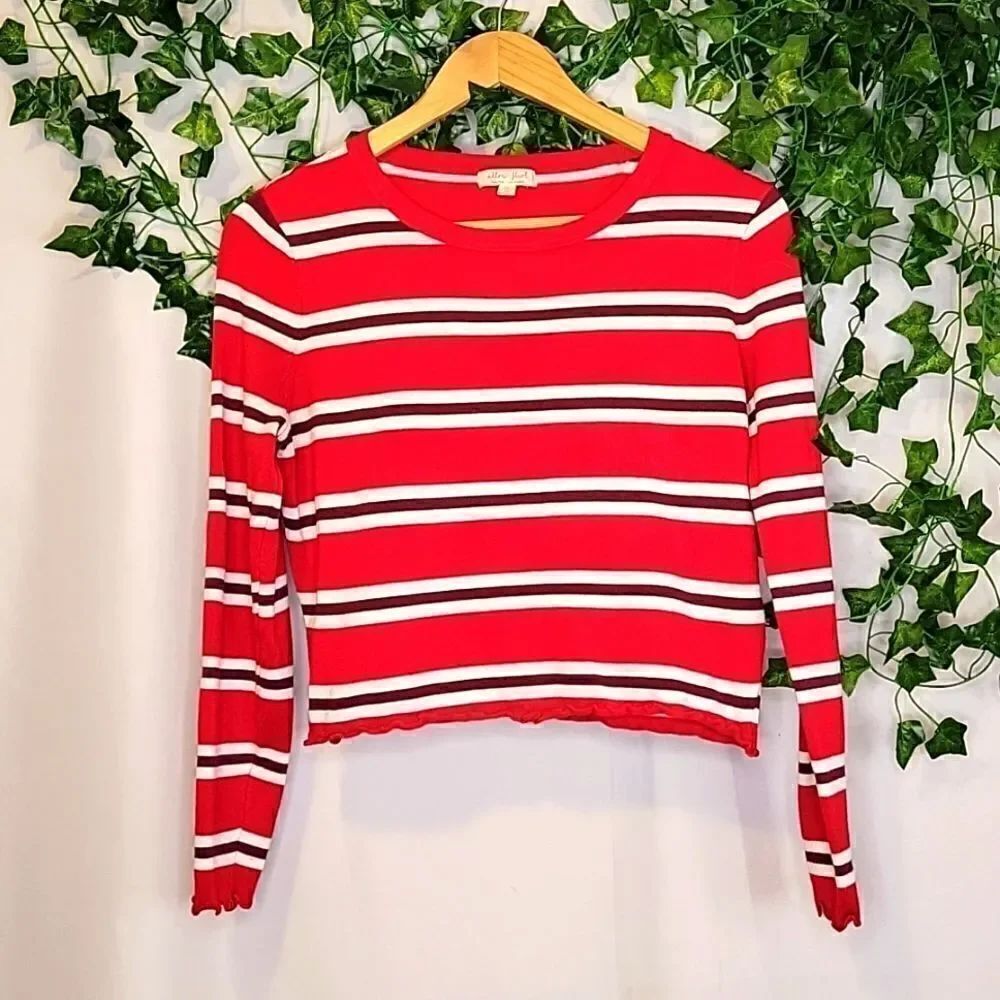Ultra Flirt. Cropped Sweater. Size Medium. EUC